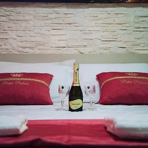https://suite-petit.taorminaitalyhotels.com
